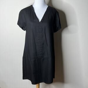 Amour Vert Black V-Neck Shift Dress